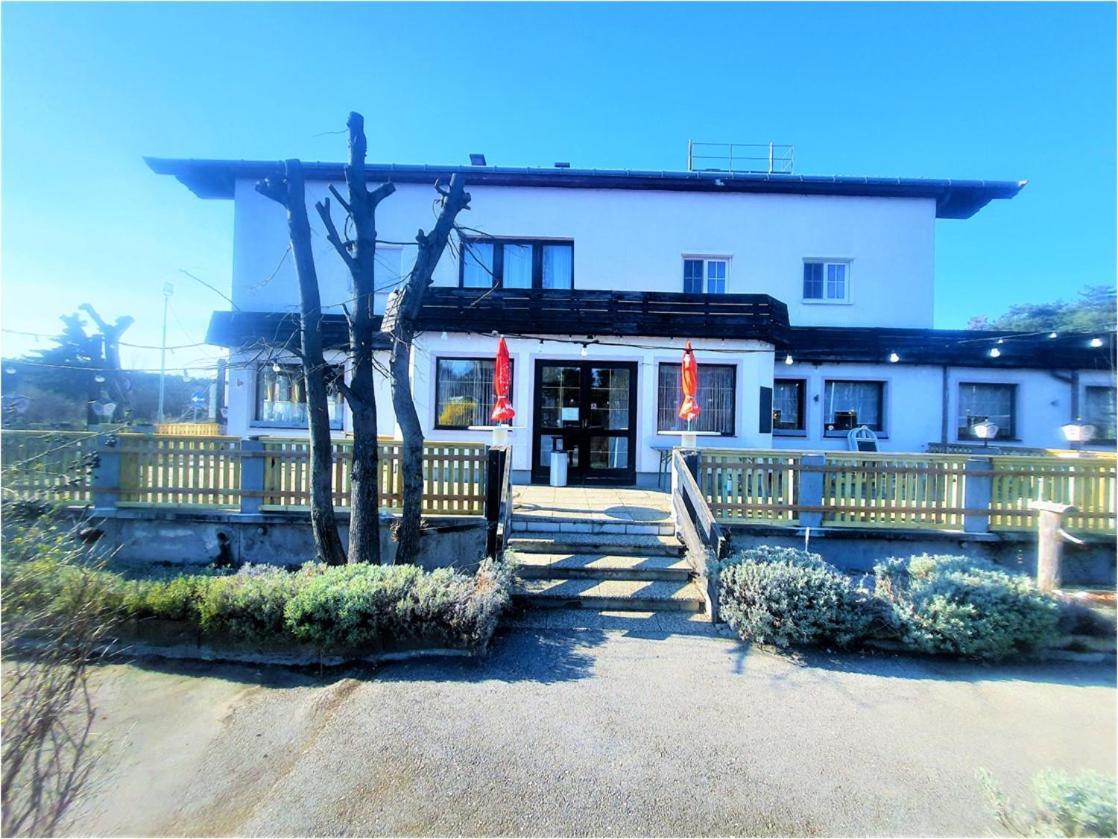 Pension Schwartzwirt Neusiedl am Steinfelde Exterior photo